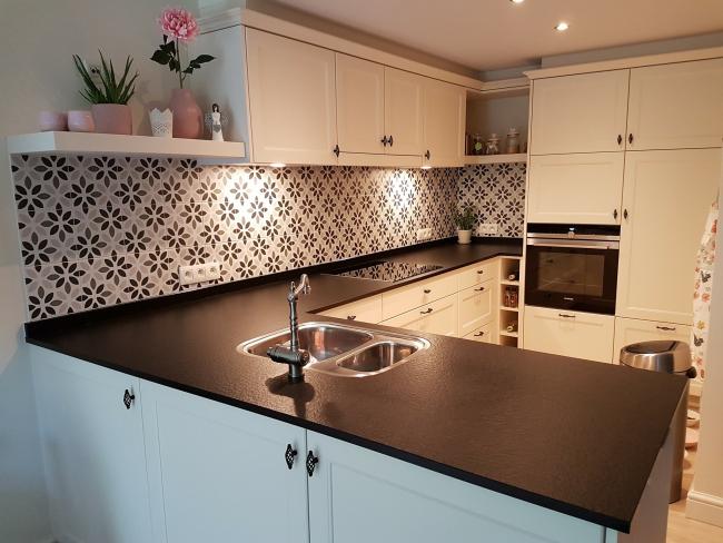 La Madeleine Lyla Noir 20X20